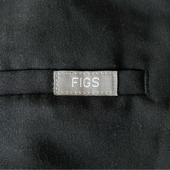 Figs Black Casma Three-Pocket Medical Scrub Top - 47316 - Picture 9 of 15